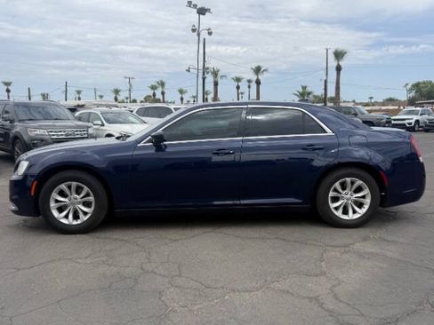 Used 2016 Chrysler 300 Limited RWD image 6