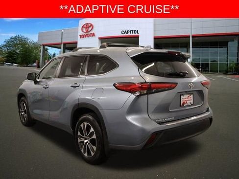 Used 2023 Toyota Highlander XLE image 6