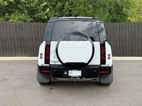 Used 2024 Land Rover Defender 130 X-Dynamic SE AWD/4WD image 4