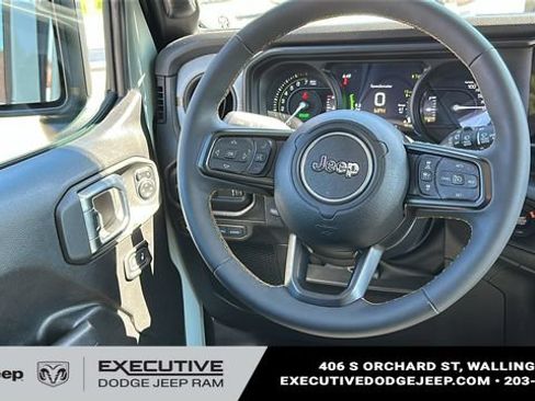 Used 2024 Jeep Wrangler Unlimited AWD/4WD image 29