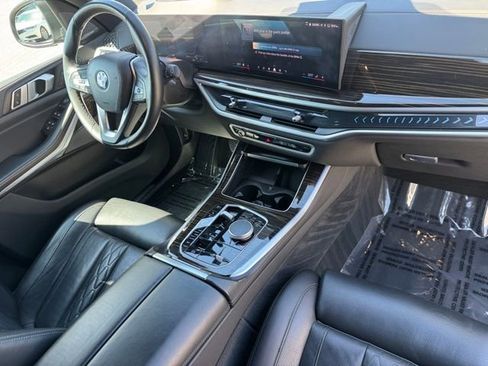 Used 2025 BMW X5 xDrive50e AWD/4WD image 28