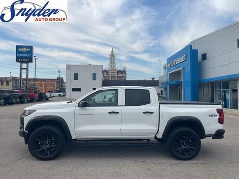 Used 2024 Chevrolet Colorado Trail Boss w/ Technology Package AWD/4WD image 1