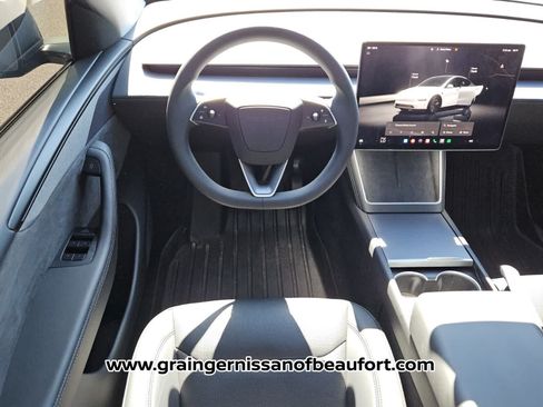 Used 2026 Tesla Model Y AWD image 5