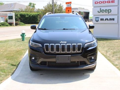 Used 2019 Jeep Cherokee Latitude Plus w/ Cold Weather Group AWD/4WD image 6