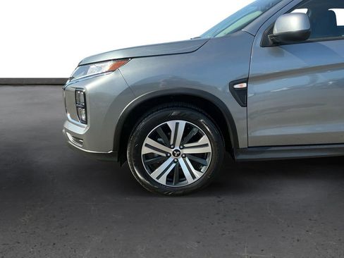 Used 2025 Mitsubishi Outlander ES FWD image 13