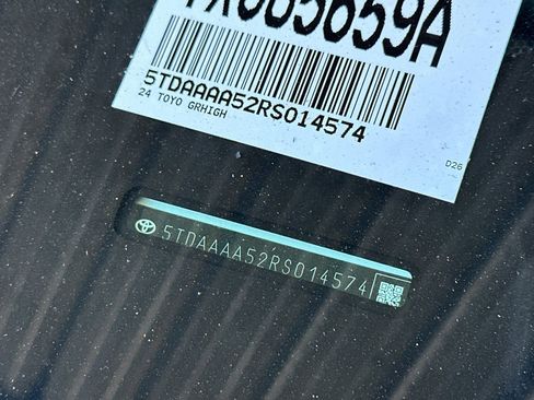 Used 2024 Toyota Grand Highlander XLE image 3