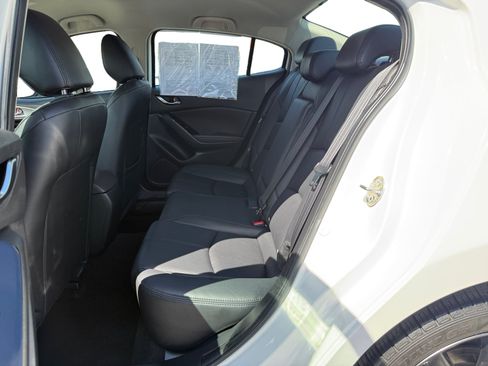 Used 2018 MAZDA MAZDA3 Touring FWD image 16