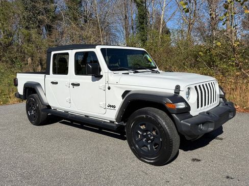 Used 2022 Jeep Gladiator Sport w/ Trailer Tow Package image 4