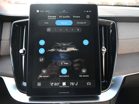 Used 2025 Volvo XC90 B6 Plus image 31