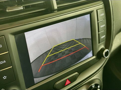 Used 2025 Kia Soul LX w/ LX Technology Package FWD image 22