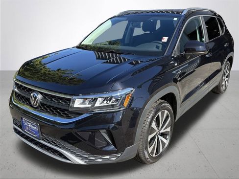 Used 2022 Volkswagen Taos SE image 2