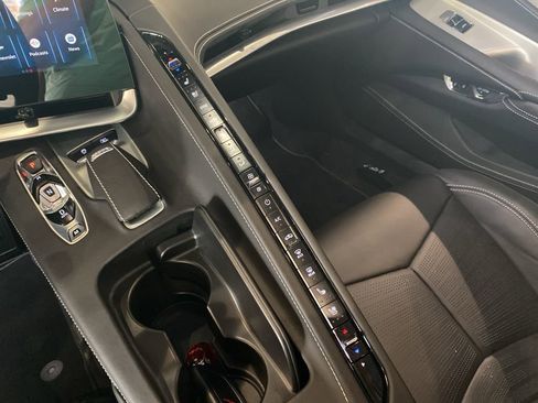 Used 2025 Chevrolet Corvette Stingray Premium Conv w/ Z51 Performance Package image 20