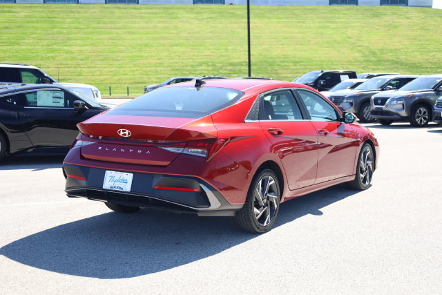 Used 2025 Hyundai Elantra SEL FWD image 6