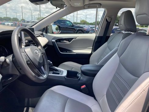 Used 2023 Toyota RAV4 XLE Premium FWD image 10