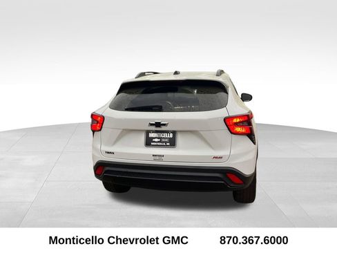 Used 2024 Chevrolet Trax RS w/ Driver Confidence Package image 4