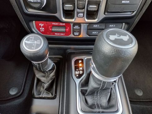 Used 2024 Jeep Wrangler Unlimited Rubicon 4xe w/ Technology Group AWD/4WD image 37