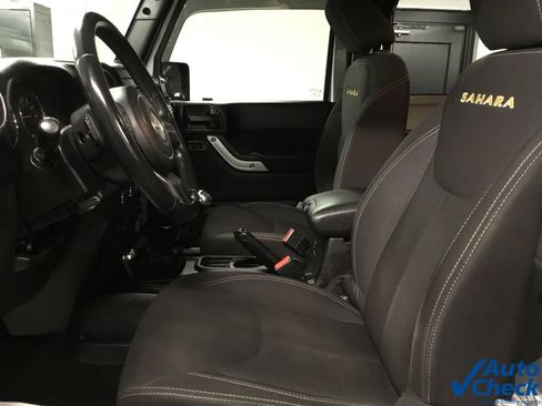 Used 2014 Jeep Wrangler Sahara w/ Dual Top Group AWD/4WD image 28