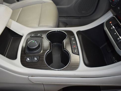 Used 2021 GMC Acadia SLT image 27