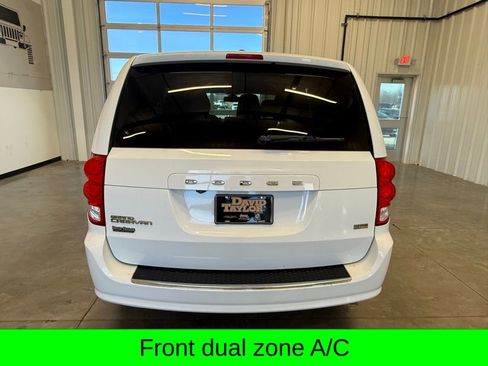 Used 2018 Dodge Grand Caravan SE w/ UConnect Hands-Free Group image 4