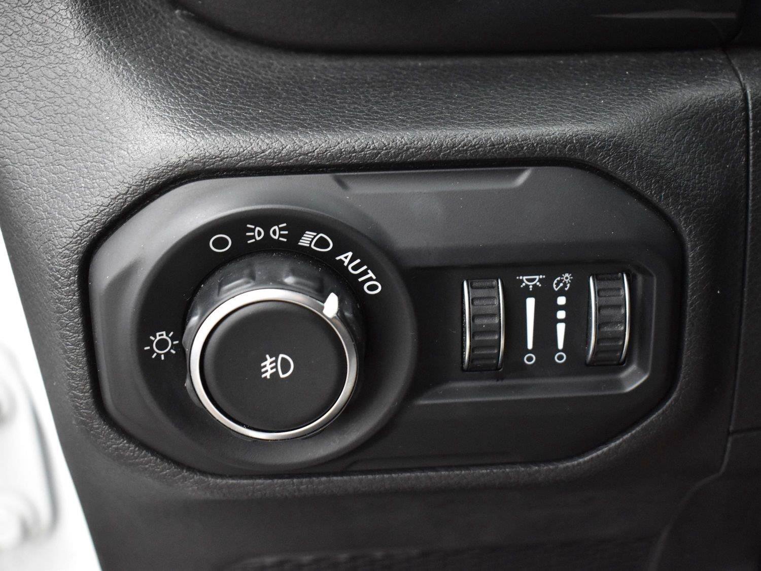 Used 2020 Jeep Wrangler Unlimited Sahara AWD/4WD image 24