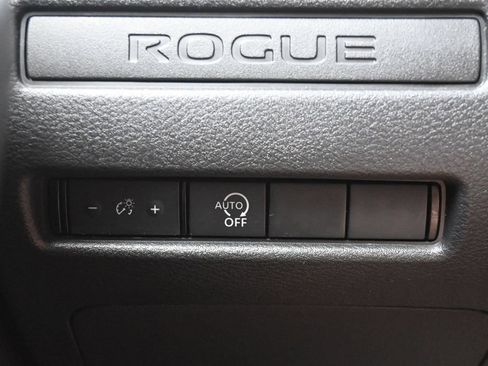 Used 2024 Nissan Rogue S AWD/4WD image 18