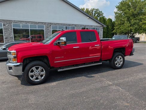 Used 2019 Chevrolet Silverado 2500 LTZ w/ Duramax Plus Package AWD/4WD image 3