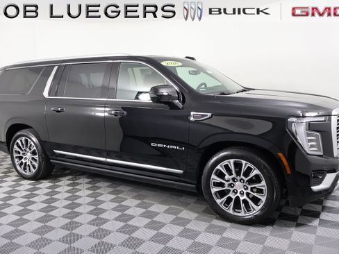 Used 2026 GMC Yukon XL Denali w/ Denali Reserve Package AWD/4WD image 2