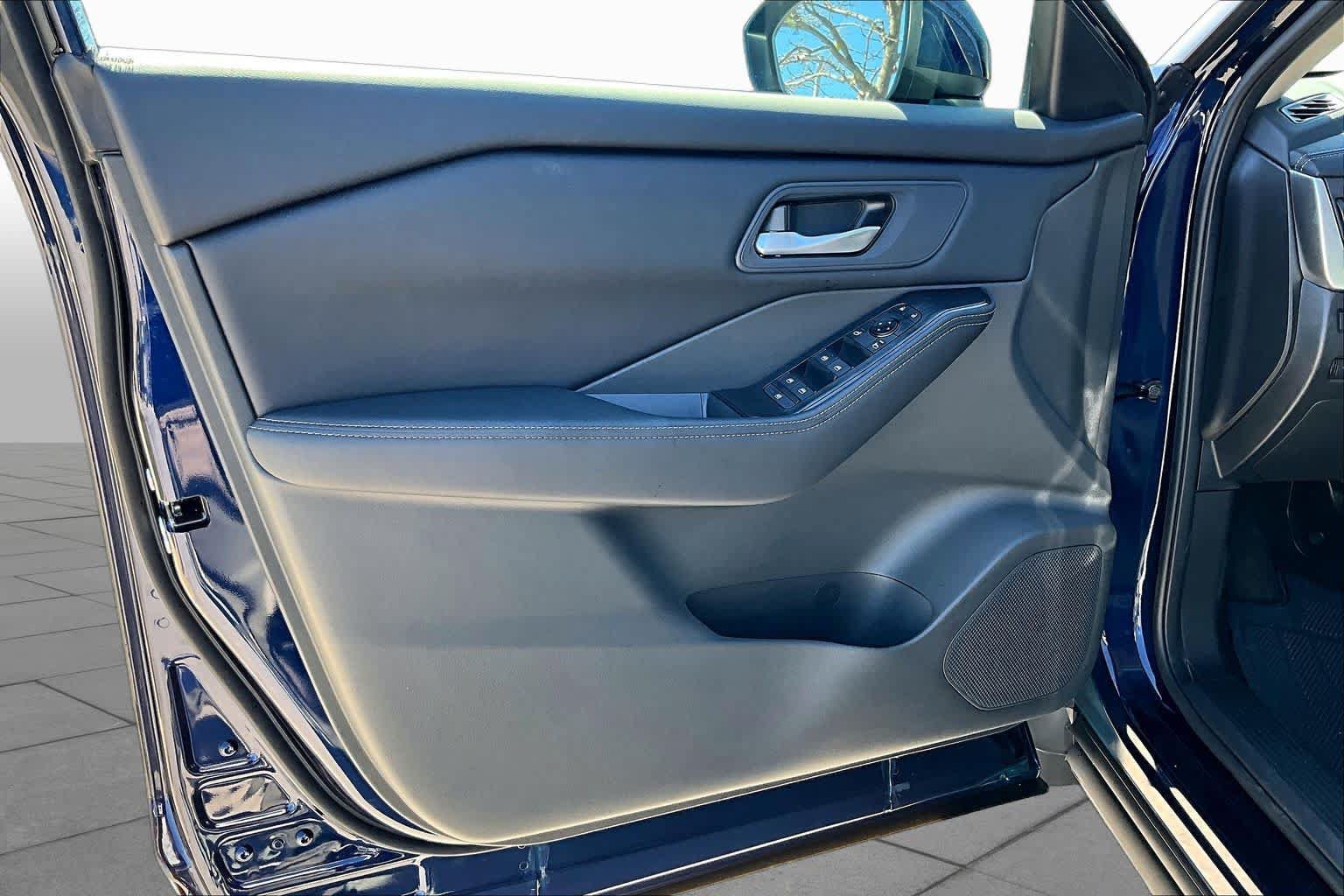 New 2027 Nissan Rogue SV FWD image 10