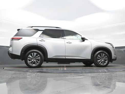 Used 2023 Nissan Pathfinder SV AWD/4WD image 35