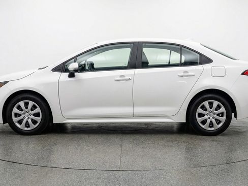Used 2025 Toyota Corolla LE FWD image 5