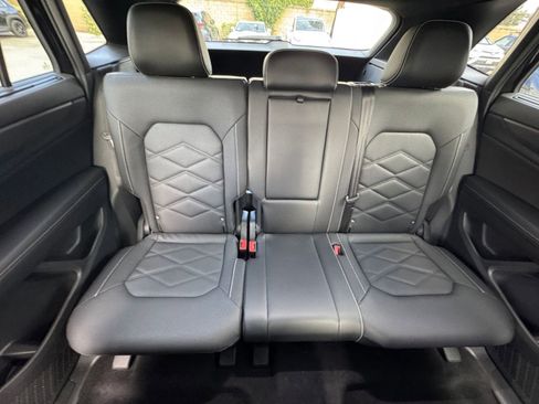 Used 2025 Volkswagen Atlas Cross Sport SE image 39