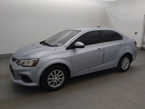 Used 2018 Chevrolet Sonic LT w/ Convenience Package FWD image 2
