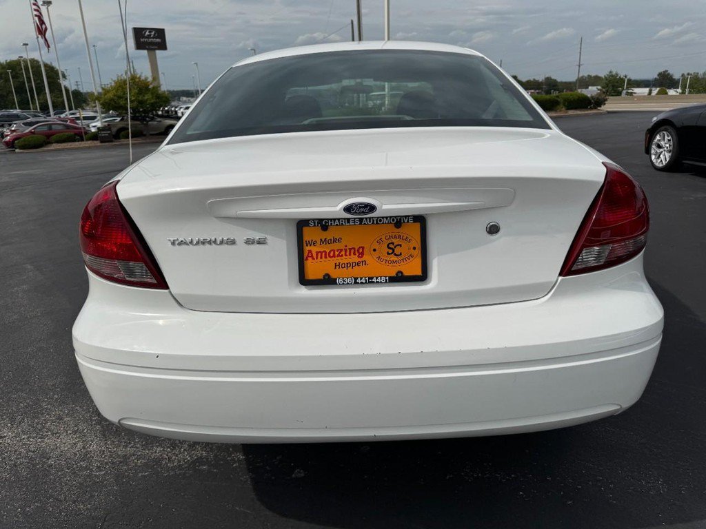 Used 2004 Ford Taurus SE FWD image 4