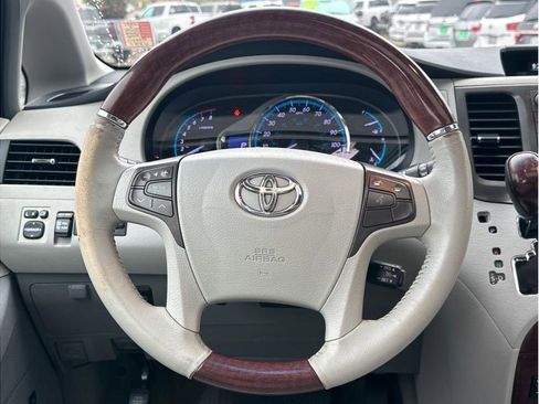 Used 2012 Toyota Sienna Limited image 16