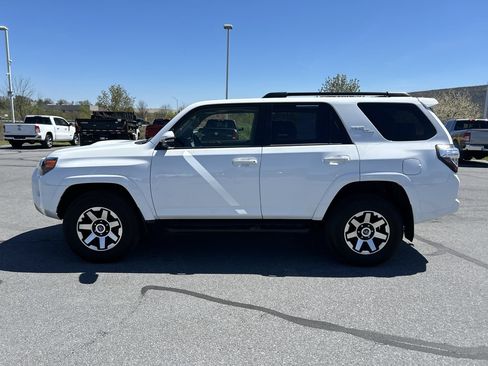Used 2024 Toyota 4Runner TRD Off-Road Premium w/ Off Road Premium Plus Package AWD/4WD image 4