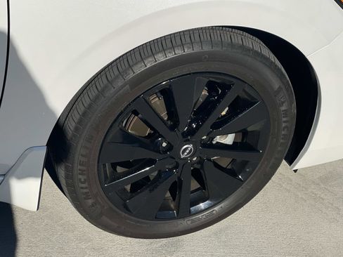 Used 2024 Nissan Sentra SV w/ SV Premium Package image 31