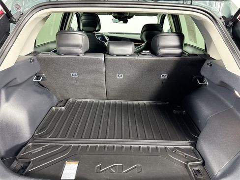 Used 2023 Kia Niro EX w/ EX Cold Weather Package FWD image 34