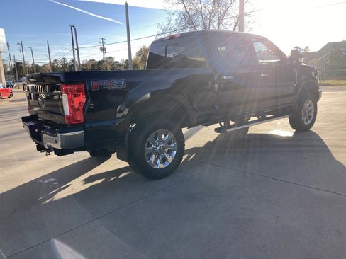 Used 2019 Ford F250 Lariat w/ Chrome Package image 6