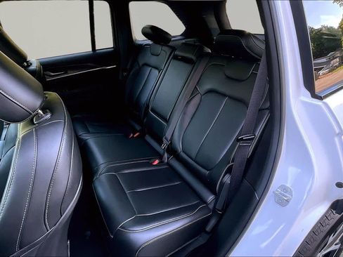 Used 2025 Jeep Grand Cherokee Limited AWD/4WD image 19