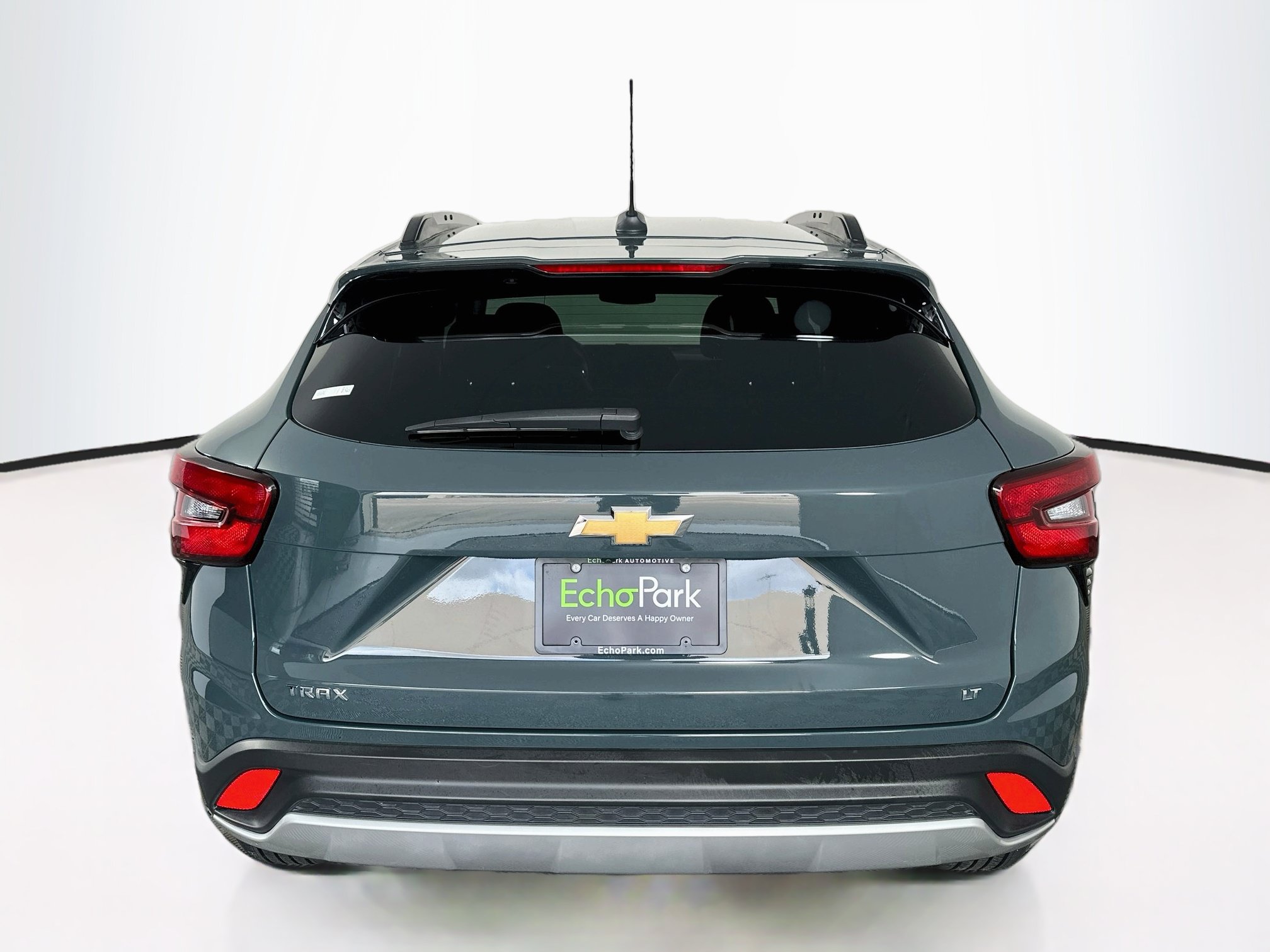 Used 2025 Chevrolet Trax LT FWD image 7