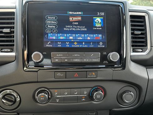 Used 2024 Nissan Frontier SV image 38