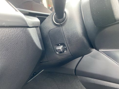 Used 2025 Mercedes-Benz GLC 300 4MATIC image 16