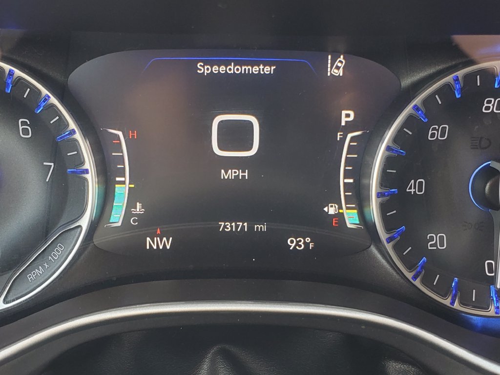 Used 2023 Chrysler Pacifica Touring-L FWD image 13