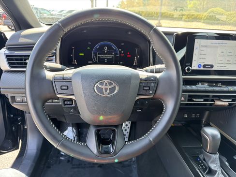 Used 2025 Toyota Camry SE image 24