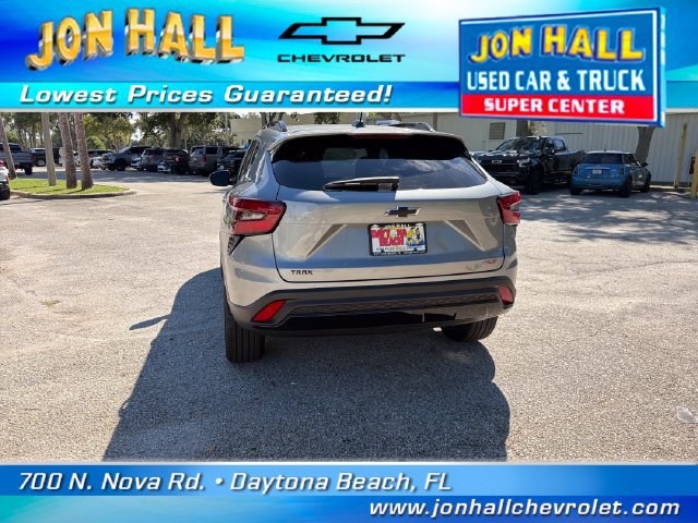 Used 2025 Chevrolet Trax RS w/ Sunroof Package FWD image 8