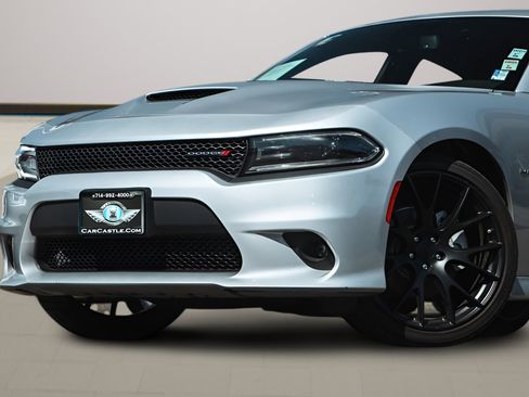 Used 2022 Dodge Charger R/T RWD image 2