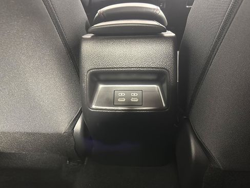 Used 2025 Toyota Corolla SE FWD image 18