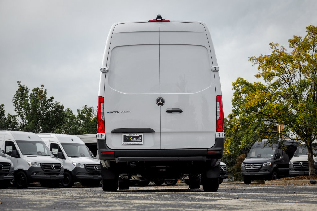 New 2025 Mercedes-Benz eSprinter 170 Cargo image 9