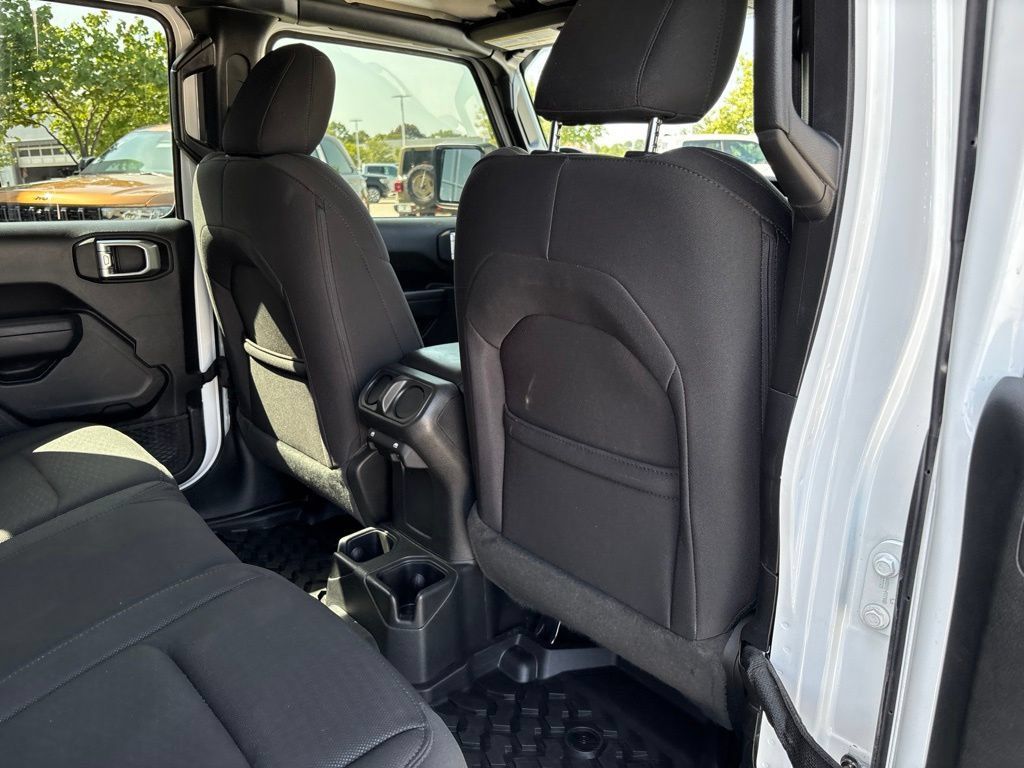 Used 2022 Jeep Wrangler Unlimited Sport AWD/4WD image 19