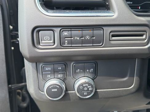 Used 2023 GMC Yukon SLE AWD/4WD image 12